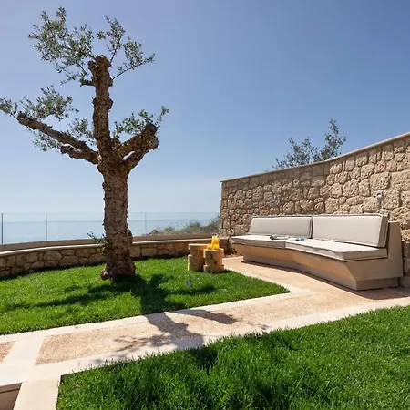 Foneas Bay Προάστιο