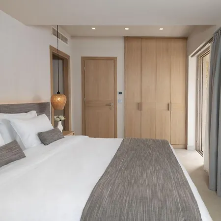 Foneas Bay Προάστιο