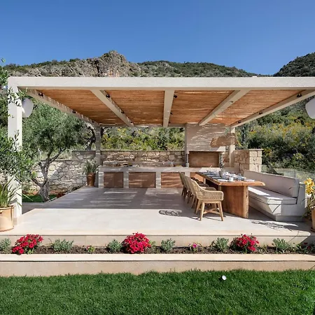 Foneas Bay Villa